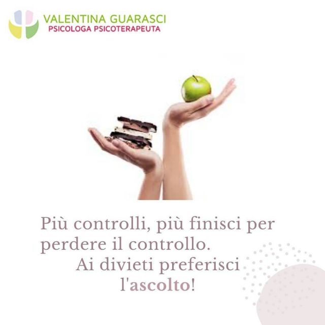 ❣️Quante volte sentiamo di dover avere un controllo sul cibo? Quante si finisce per sentire di essere privi di forza di volontà? E così che la vocina giudicante dentro noi diventa sempre più insidiosa, insistente e pungente! 
.
.
Ma la verità è una sola: controllare, vietare, giudicare, e potrei continuare ancora, sono tutte modalità che portano dritti dritti verso la trappola del fallimento.
➡️ Fallimento che, poi,  amplifica il senso di incapacità personale e il senso di colpa complicando sempre più il rapporto con il cibo.

❣️
Cosa accadrebbe invece se sostituissimo i divieti con l'ASCOLTO del nostro corpo, della nostra pancia, della nostra mente? 
❣️
Ricorda che l'ascolto consapevole genera equilibrio e produce benessere!
.
.
.
#alimentazione #cibo #disturbialimentari #DCA #corpo #ascolto #consapevolezza #equilibrio #mangiaconconsapevolezza #terapiaonline #psicologia #versilia #prato #mente #mentestrategica @psicologa_valentinaguarasci ❣️